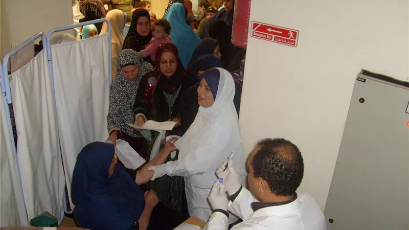 الصحة بالإسماعيلية: علاج 13604 حالة من مرض إلتهاب الكبدى الوبائى فيروس c