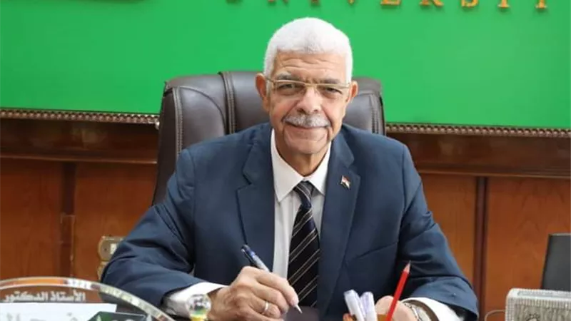 رئيس جامعة المنوفية يعقد إجتماع مجلس الدراسات العليا أون لاين