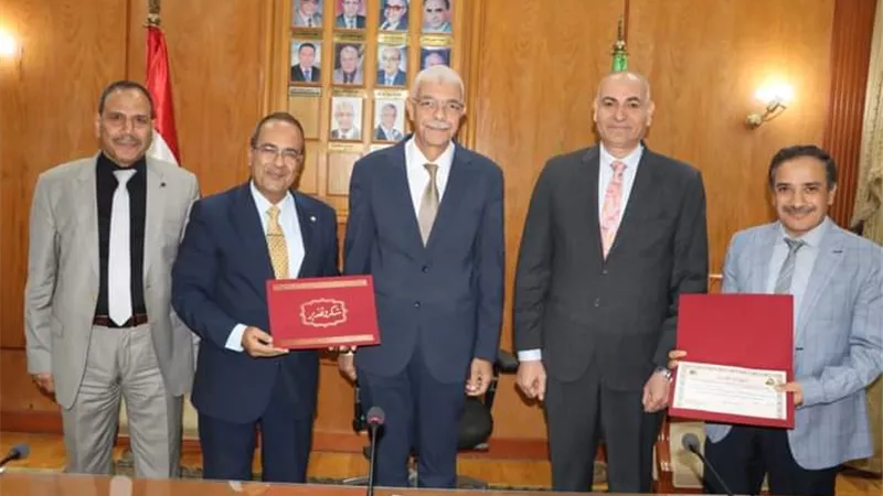 مجلس جامعة المنوفية يكرم الكليات الفائزة بالتميز البيئى