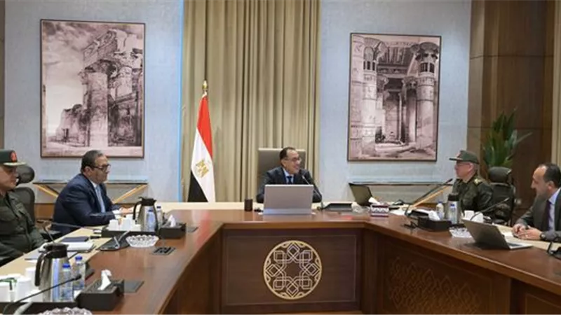 رئيس الوزراء يتابع موقف المشروعات المنفذة من جانب الهيئة الهندسية للقوات المسلحة
