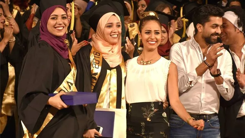 بالصور.. نجوم الفن والإعلام فى حفل جامعة 