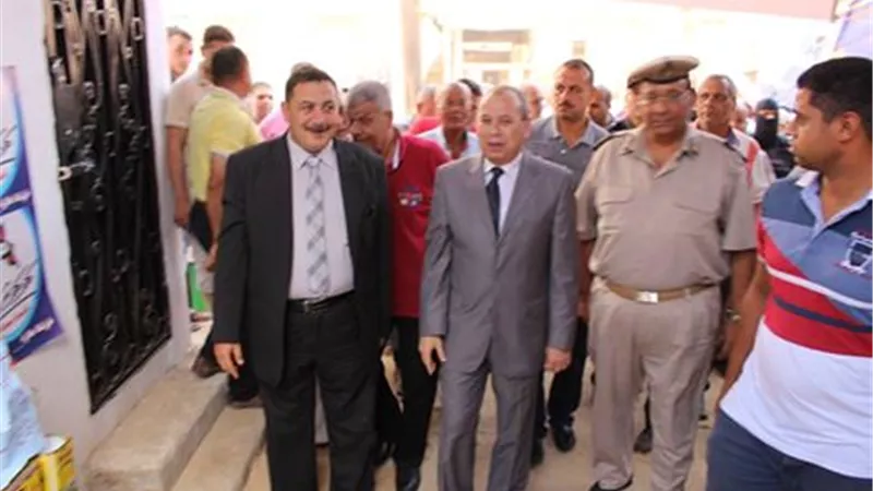 بالصور.. محافظ دمياط يفتتح منفذ عزب النهضة للسلع الغذائية مخفضة السعر