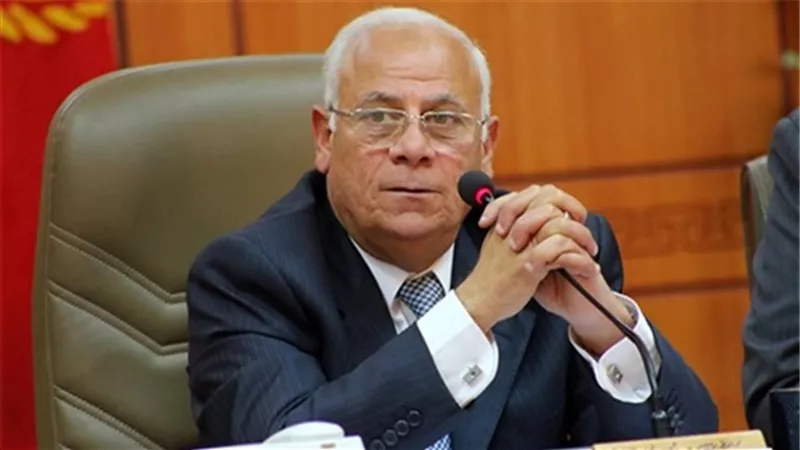 محافظ بورسعيد: الدفع بمنافذ البيع المتنقلة لرفع العبء عن محدودي الدخل