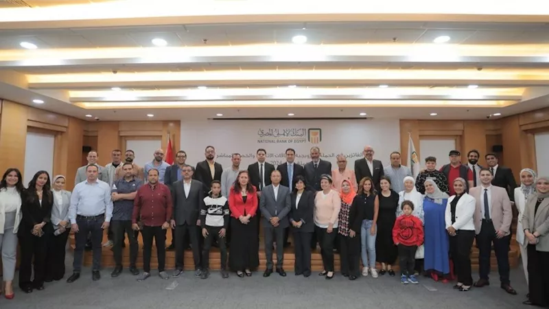 البنك الأهلي يسلم الجوائز للفائزين في “حملة الصيف 2024”