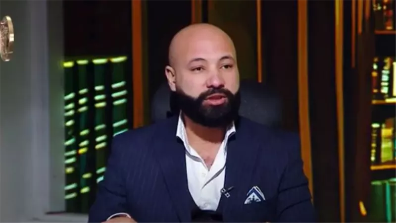 الشخص يحب بالقلب أم بالعقل.. مفكر يرد