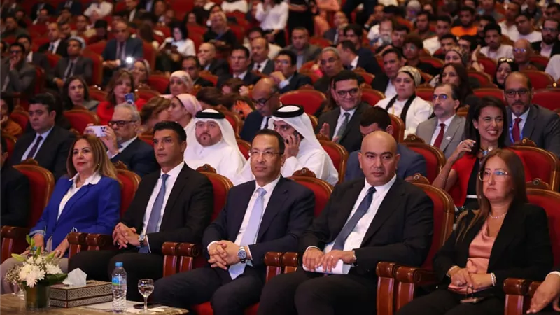 وزير الاتصالات يفتتح الدورة الثامنة من قمة FDC Summit ويعلن إطلاق استراتيجية وطنية لمراكز البيانات بنهاية 2026